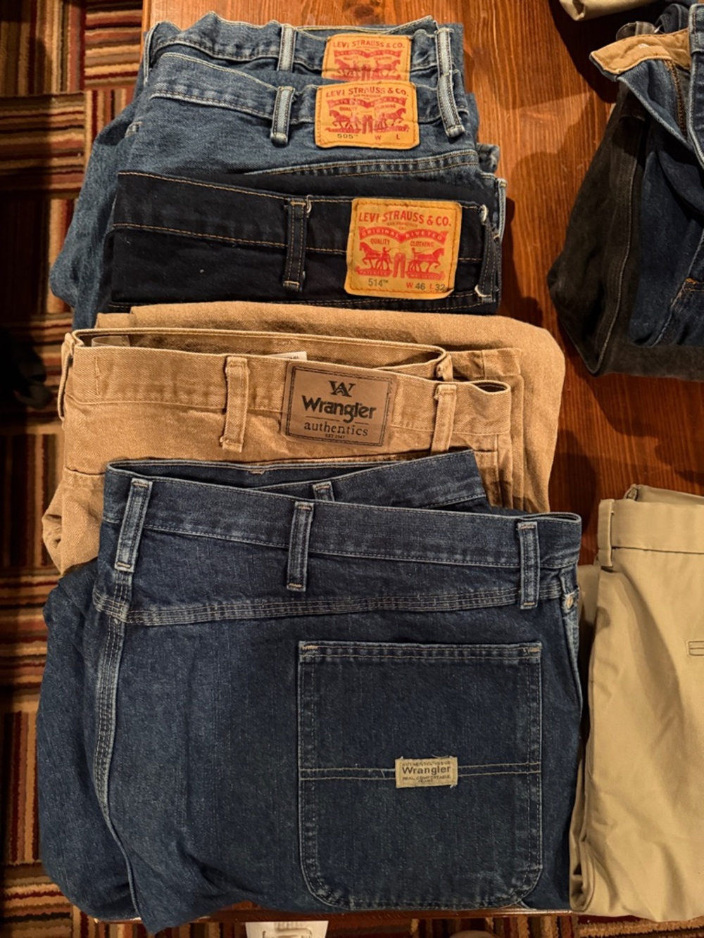 Men’s Levi & Wrangler Jeans 46 x 32.  Like new.